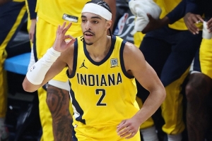 对手攻击波太猛！内姆哈德15中9得到25分2板7助 三分6中3